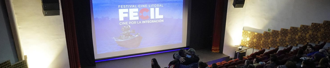 Cómo elegir el telón de proyección correcto para un teatro o centro cultural